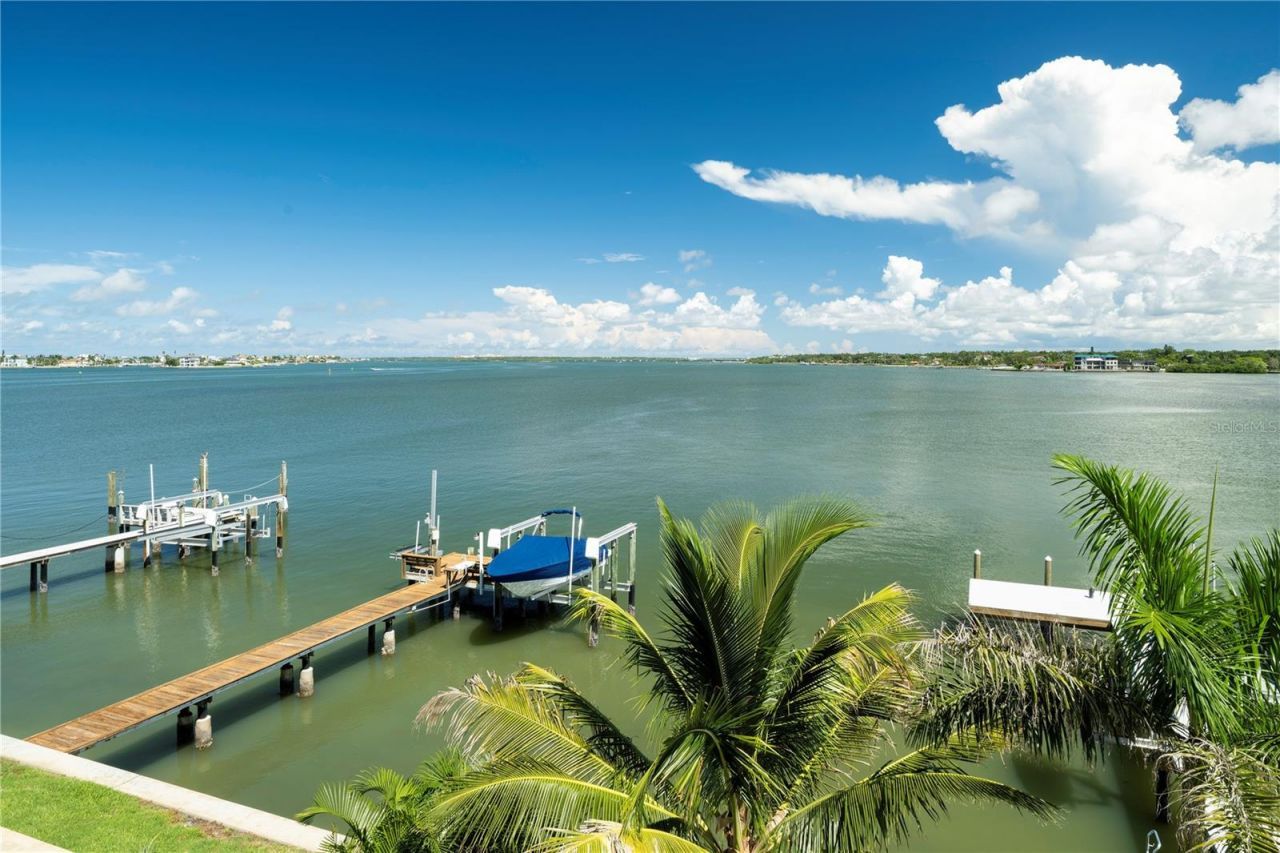 7973 Causeway Boulevard N, Saint Petersburg, FL 33707 Photo