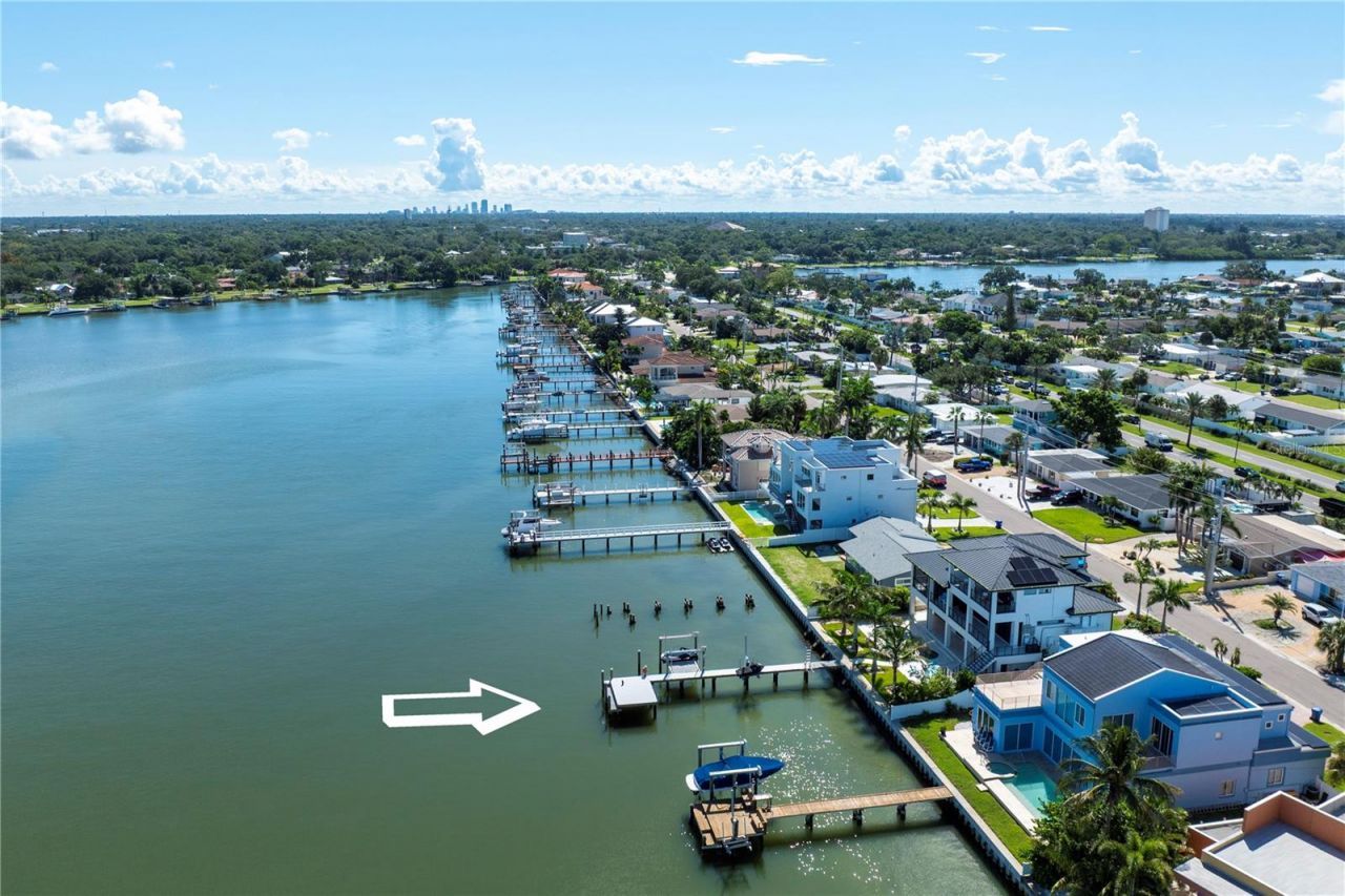 7973 Causeway Boulevard N, Saint Petersburg, FL 33707 Photo