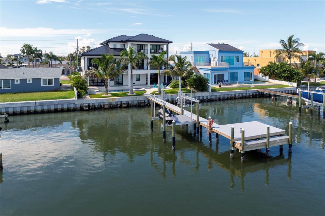 7973 Causeway Boulevard N, Saint Petersburg, FL 33707 Photo