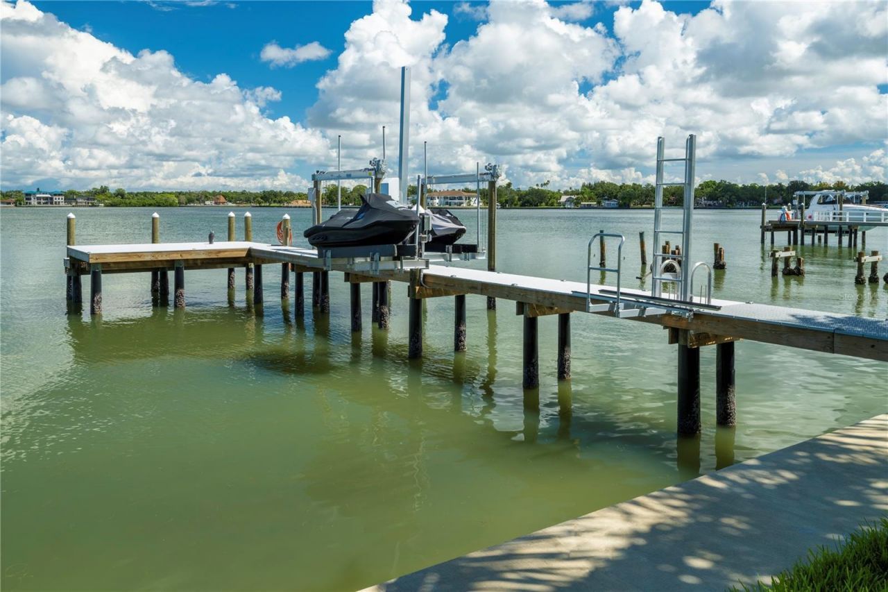 7973 Causeway Boulevard N, Saint Petersburg, FL 33707 Photo