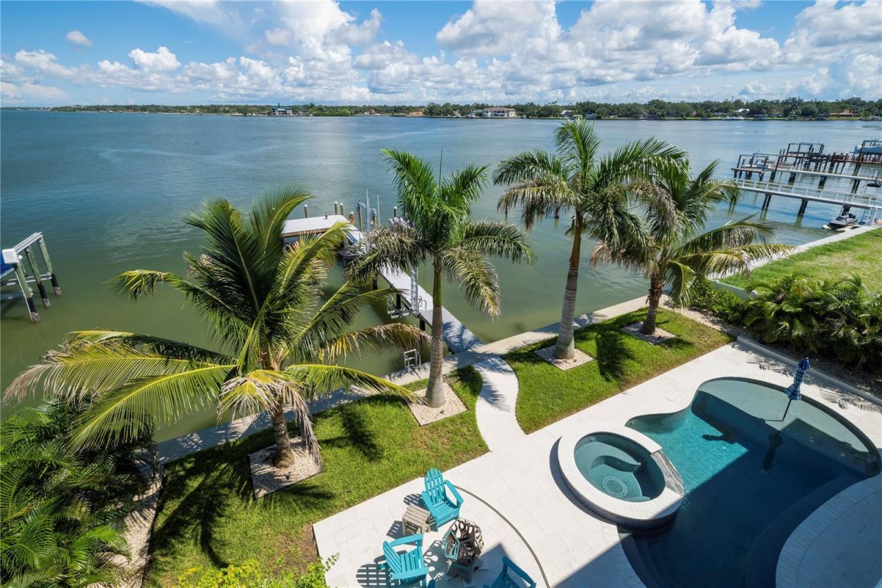 7973 Causeway Boulevard N, Saint Petersburg, FL 33707 Photo