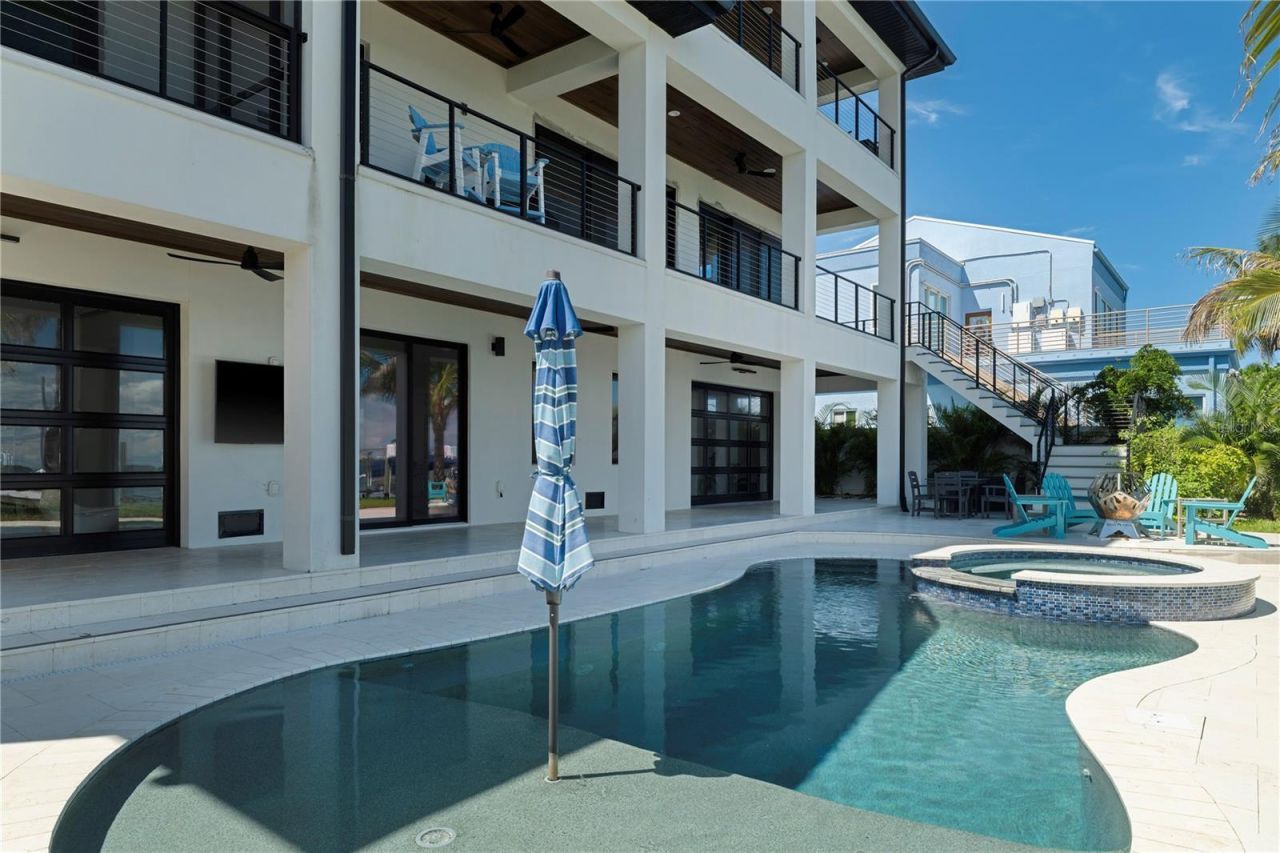 7973 Causeway Boulevard N, Saint Petersburg, FL 33707 Photo