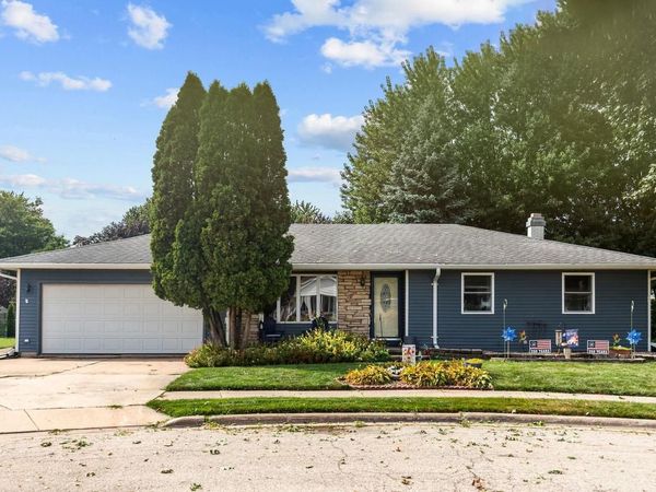 26 BITTERSWEET COURT, Little Chute, WI 54140