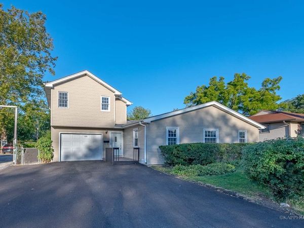 44 Laurel Trail , Wheeling, IL 60090