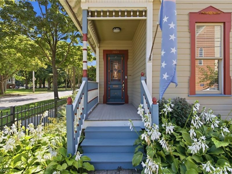 3801 Bridge Avenue, Cleveland, OH 44113 Photo 2