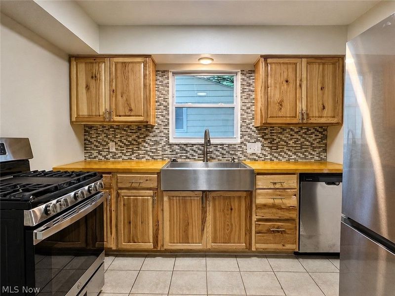1273 Barcelona Drive, Akron, OH 44313 Photo 14