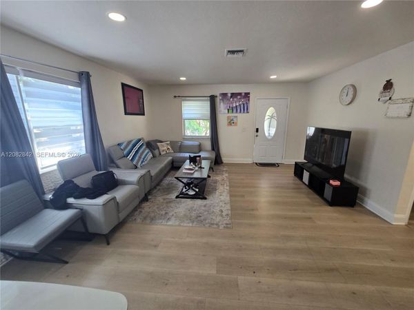 203 NE 2nd Ave, Unit 203, Dania Beach, FL 33004