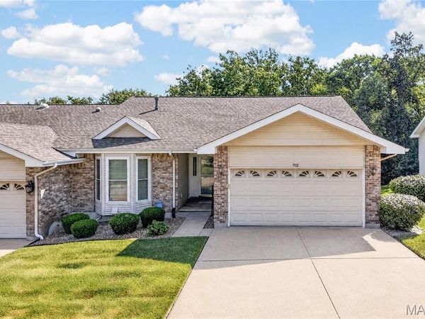 912 Palmer Court , Unit 12, Lake St Louis, MO 63367
