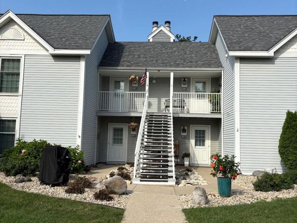 300 Foxwood Dr, Unit 158, Waterford, WI 53185