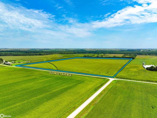 Quonset Avenue, Rowley, IA 52329