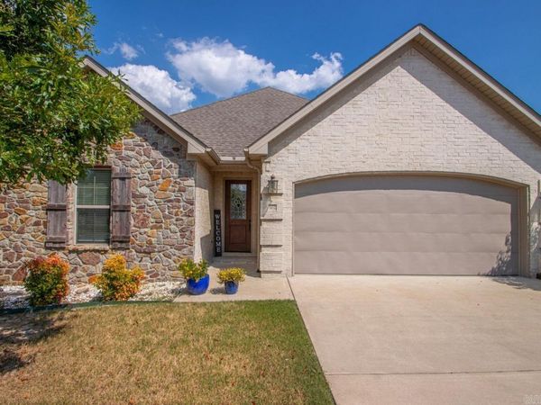 102 Mariner Lane, Maumelle, AR 72113