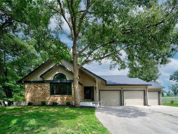 9304 NW 79th Street, Weatherby Lake, MO 64152