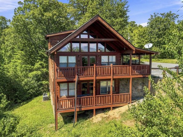 1713 Bear View Road, Sevierville, TN 37876