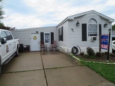 7 N Eaglecrest Drive, Hamburg, NY 14075