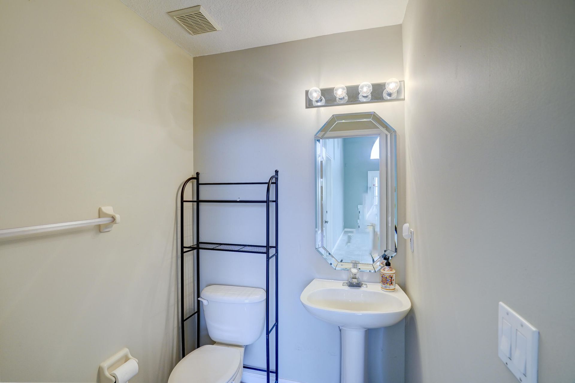 1117 Avondale Court, West Palm Beach, FL 33409 Photo