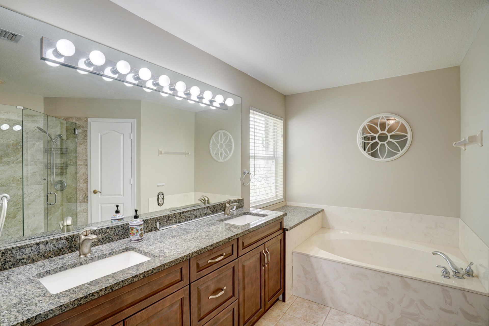 1117 Avondale Court, West Palm Beach, FL 33409 Photo