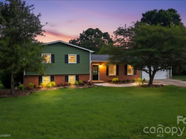 2219 36th Avenue NE, Hickory, NC 28601