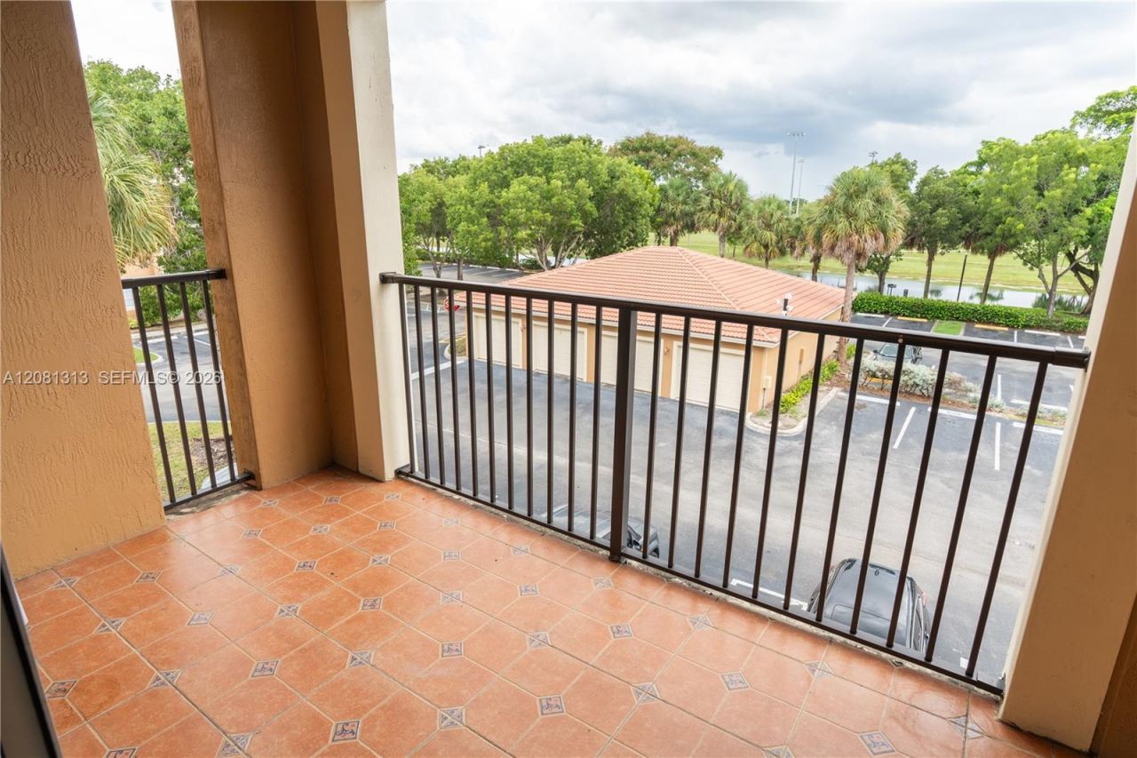 7920 N Nob Hill Rd , Unit 305, Tamarac, FL 33321 Photo