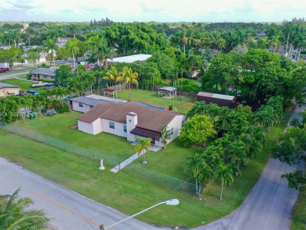 141 NE 14th St , Homestead, FL 33030