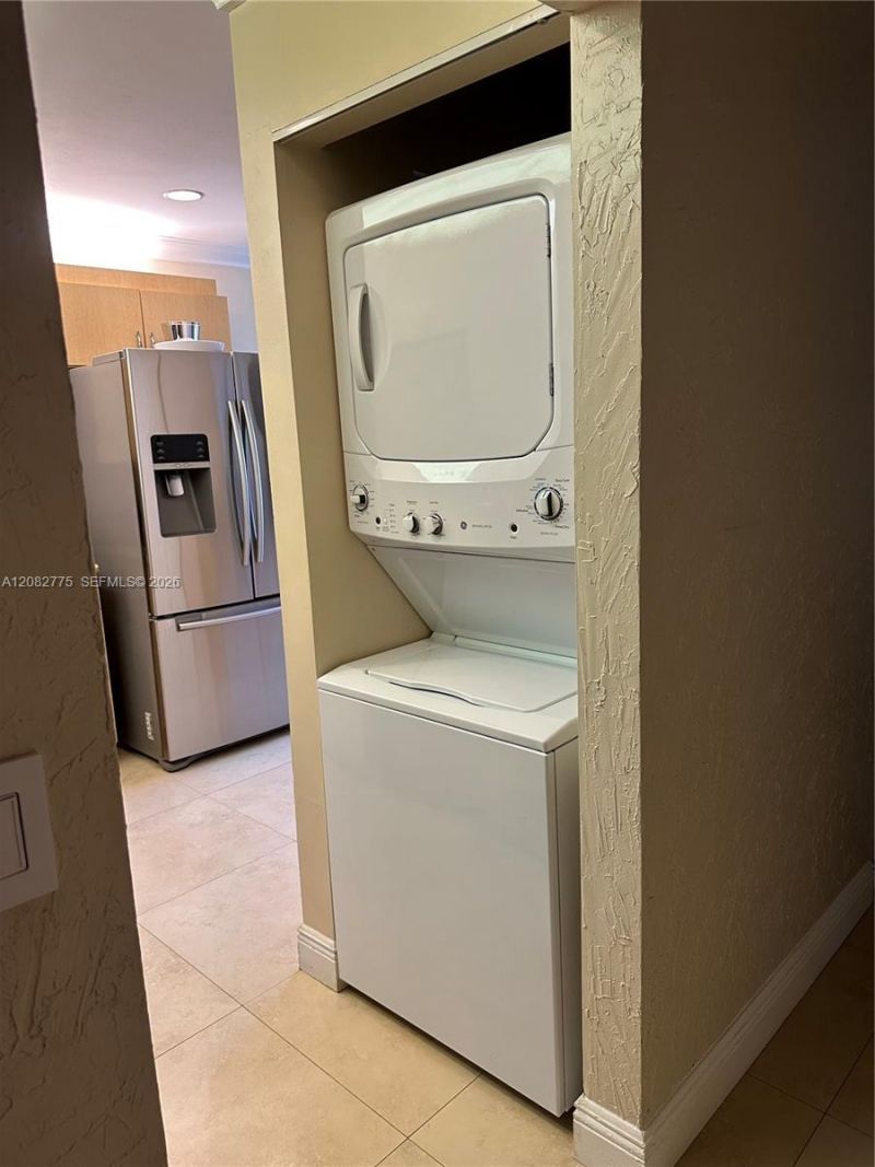 445 Lakeview Dr, Unit 1, Weston, FL 33326 Photo