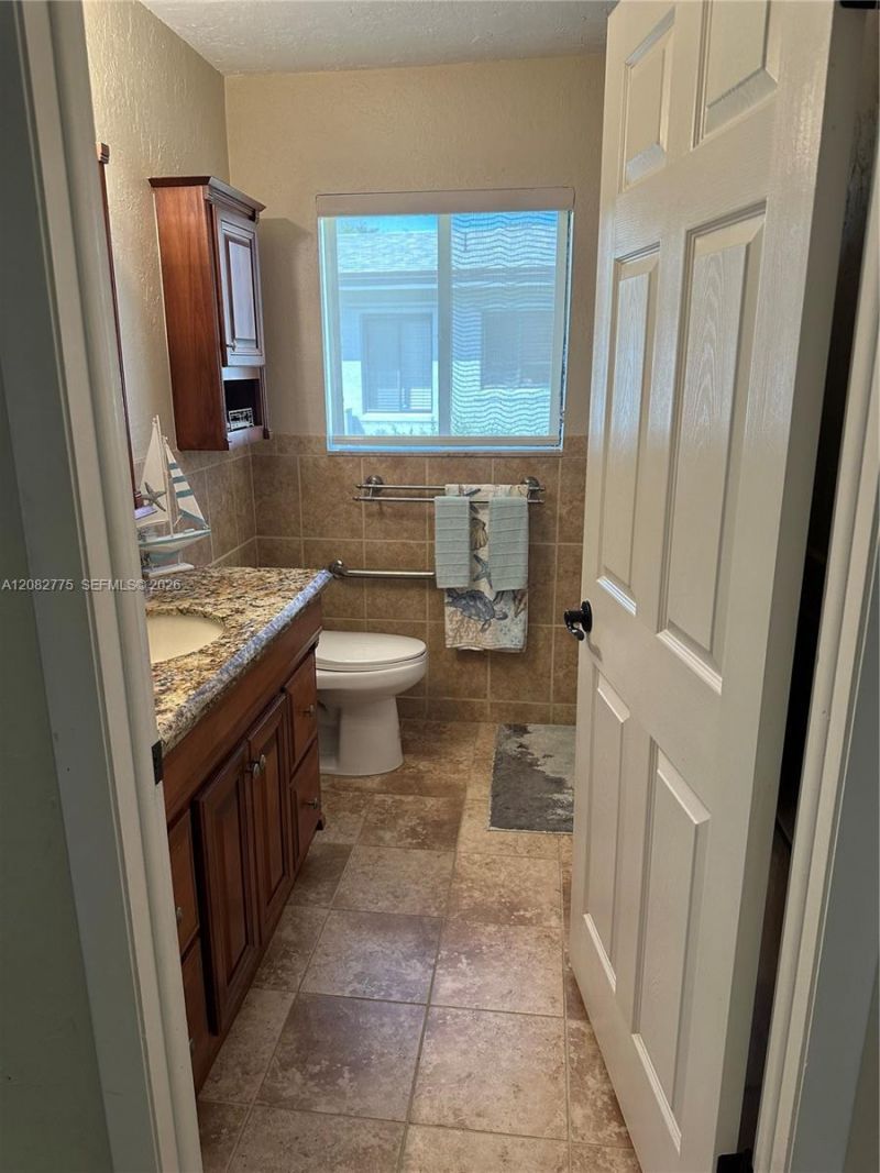 445 Lakeview Dr, Unit 1, Weston, FL 33326 Photo