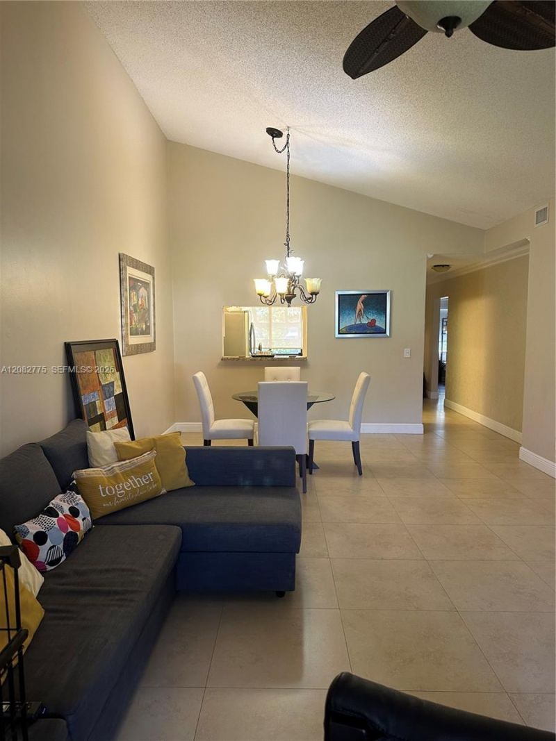 445 Lakeview Dr, Unit 1, Weston, FL 33326 Photo