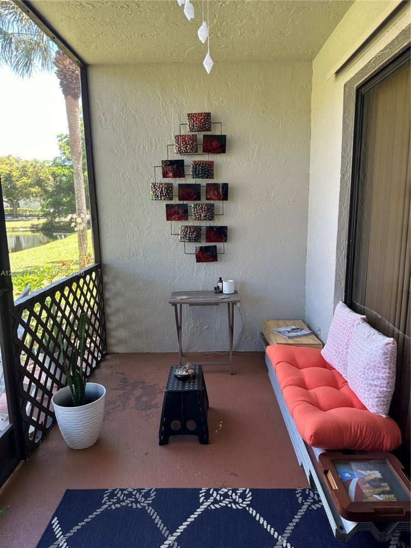 445 Lakeview Dr, Unit 1, Weston, FL 33326 Photo