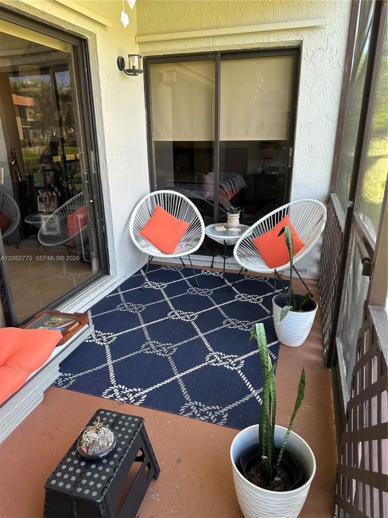 445 Lakeview Dr, Unit 1, Weston, FL 33326 Photo
