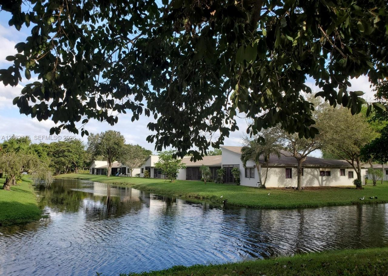 445 Lakeview Dr, Unit 1, Weston, FL 33326 Photo