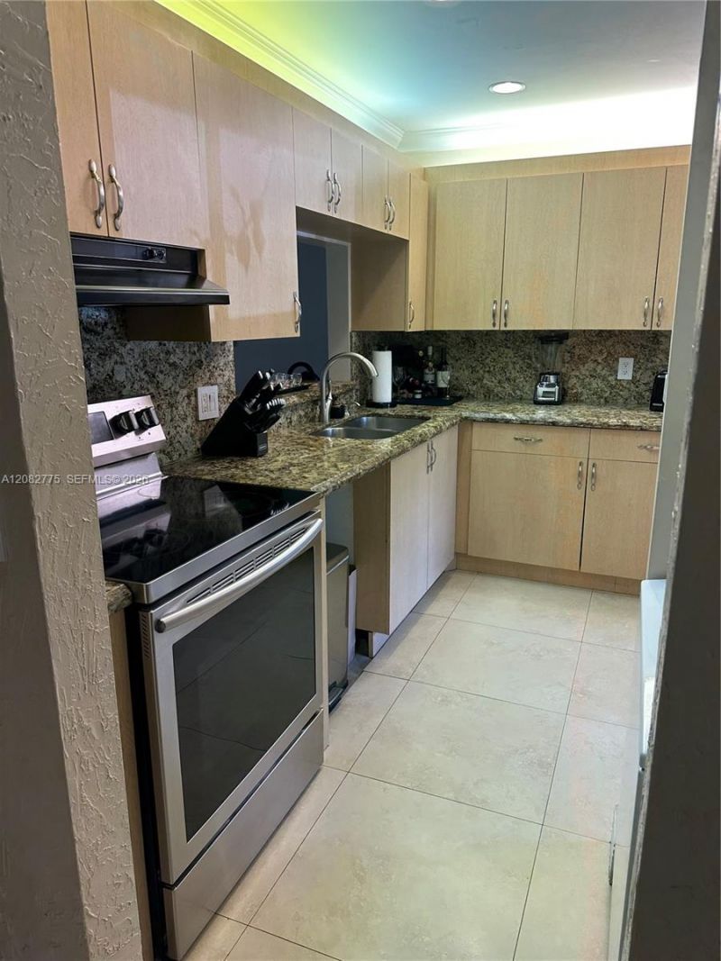 445 Lakeview Dr, Unit 1, Weston, FL 33326 Photo