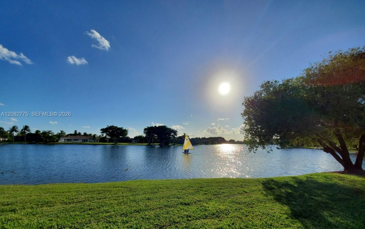 445 Lakeview Dr, Unit 1, Weston, FL 33326 Photo