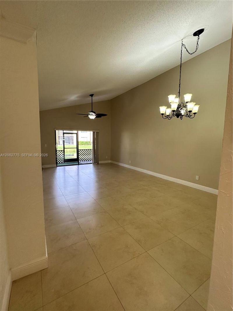445 Lakeview Dr, Unit 1, Weston, FL 33326 Photo