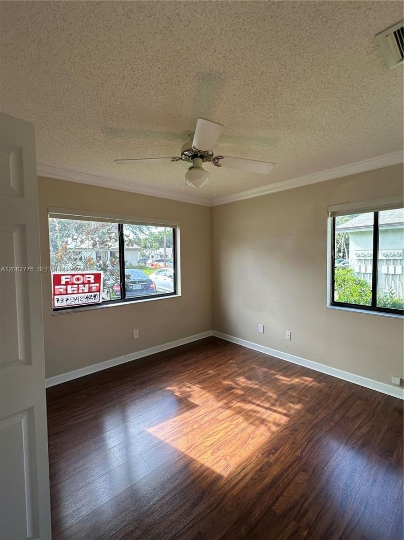 445 Lakeview Dr, Unit 1, Weston, FL 33326 Photo