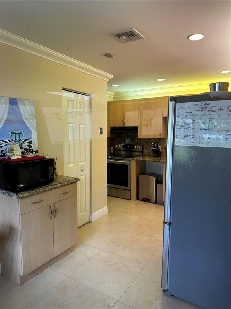 445 Lakeview Dr, Unit 1, Weston, FL 33326 Photo
