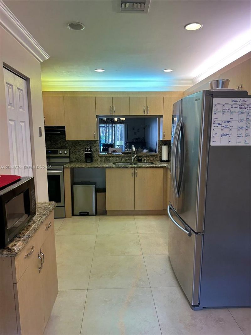 445 Lakeview Dr, Unit 1, Weston, FL 33326 Photo