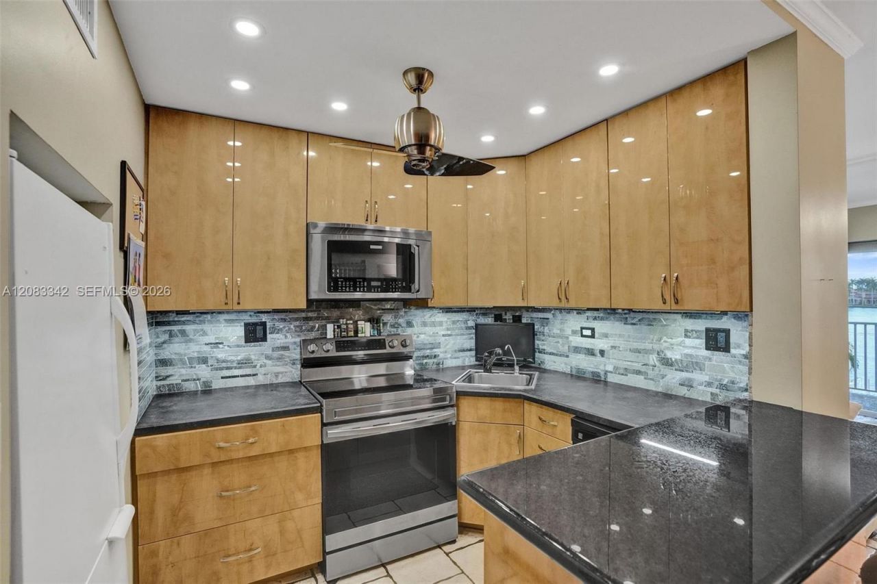 95 N Birch Rd, Unit 301, Fort Lauderdale, FL 33304 Photo