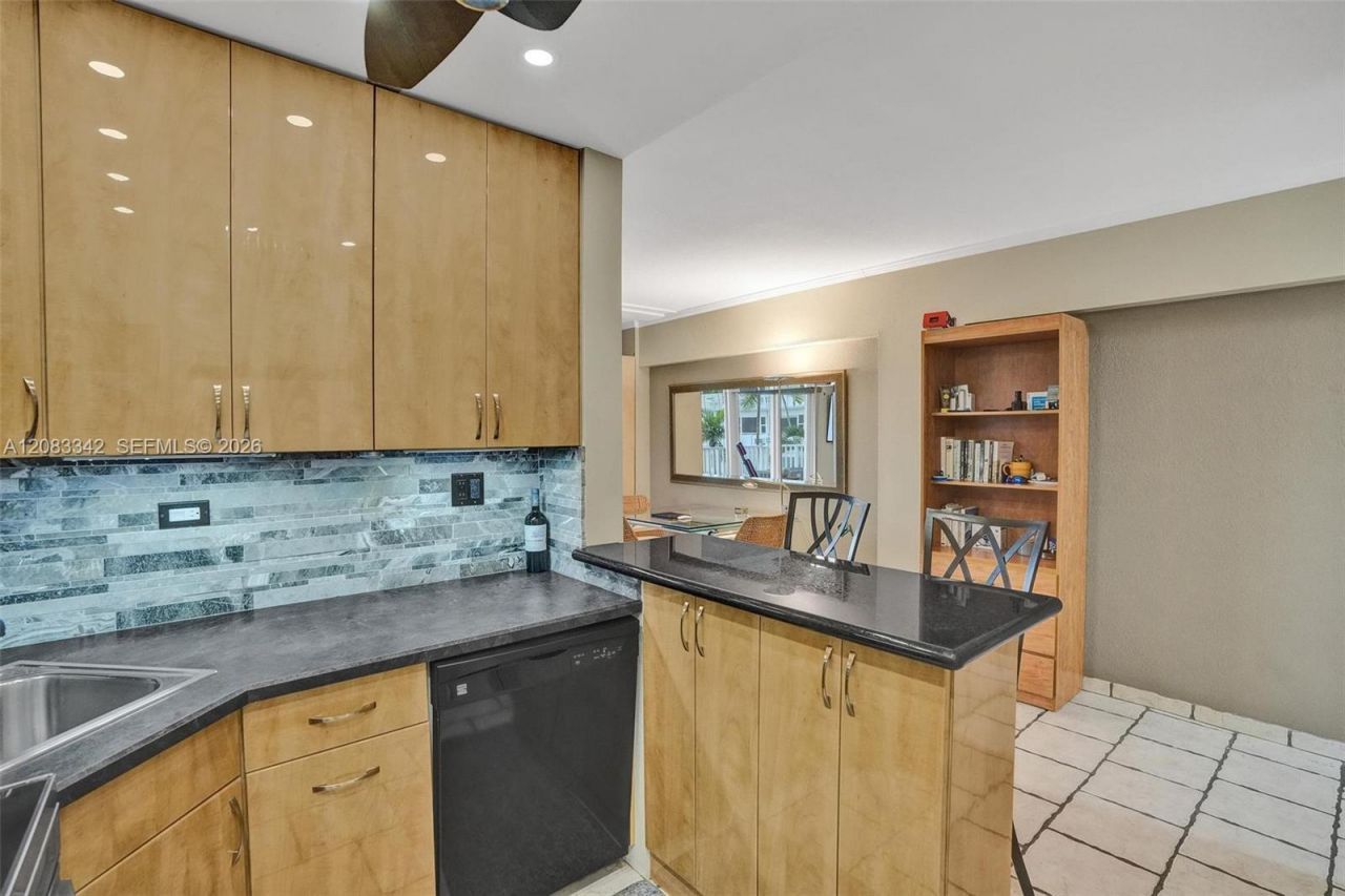 95 N Birch Rd, Unit 301, Fort Lauderdale, FL 33304 Photo