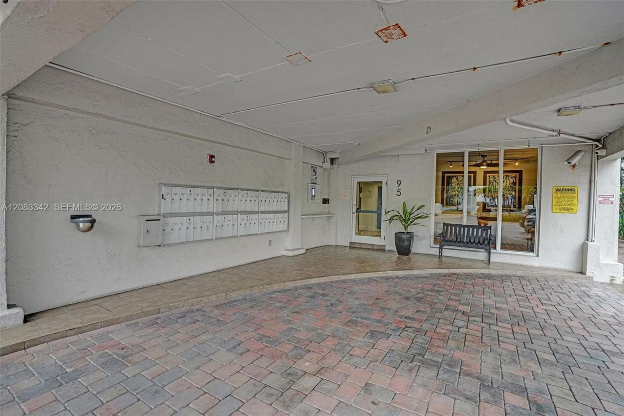 95 N Birch Rd, Unit 301, Fort Lauderdale, FL 33304 Photo