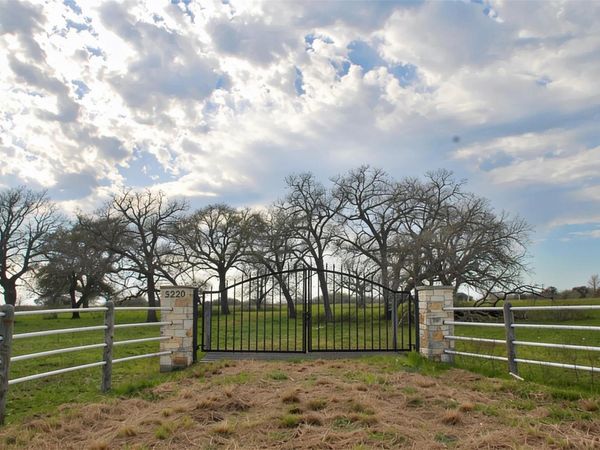 15220 N State Highway 95, Flatonia, TX 78941