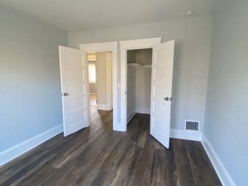 994 Parkwood Drive, Cleveland, OH 44108 Photo 16