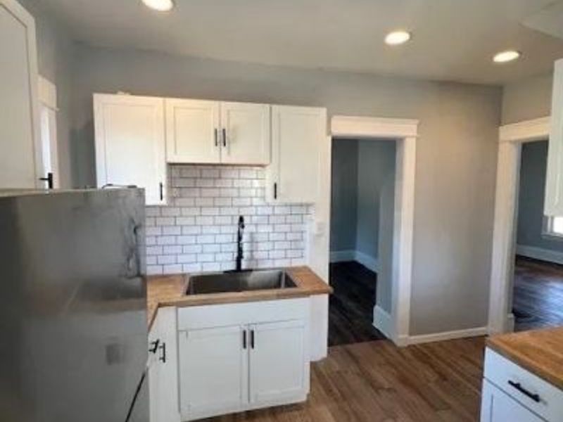 994 Parkwood Drive, Cleveland, OH 44108 Photo 8