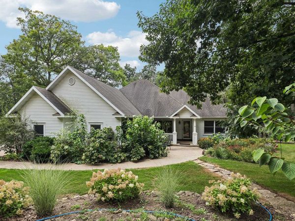 936 Lawinger Road, Mineral Point, WI 53565