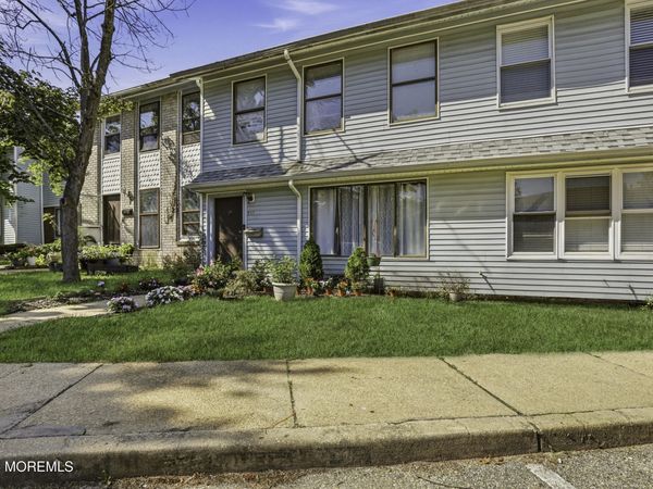 111 Williamsburg Lane, Lakewood, NJ 08701