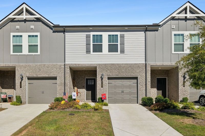 738 Prairie View Dr , Columbia, TN 38401 Main Photo