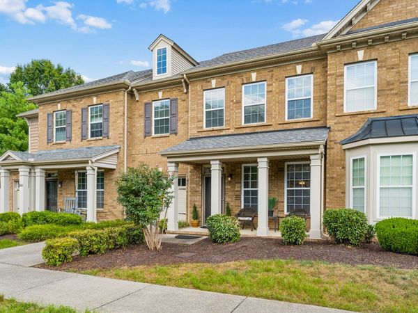 2058 Traemoor Village Dr, Nashville, TN 37209
