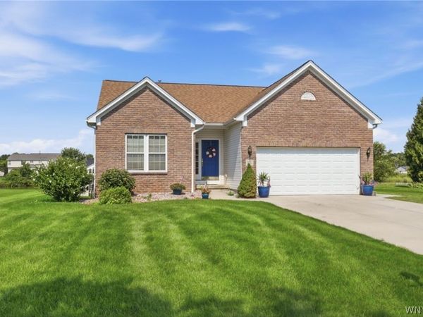 2437 King Fisher Lane , Niagara Falls, NY 14304