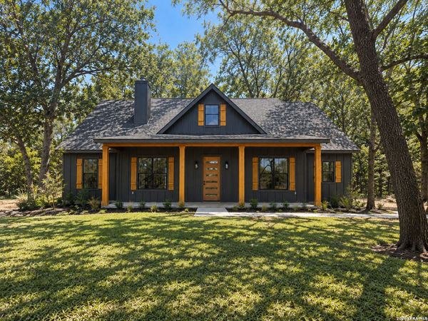 3515 County Road 676, Devine, TX 78016