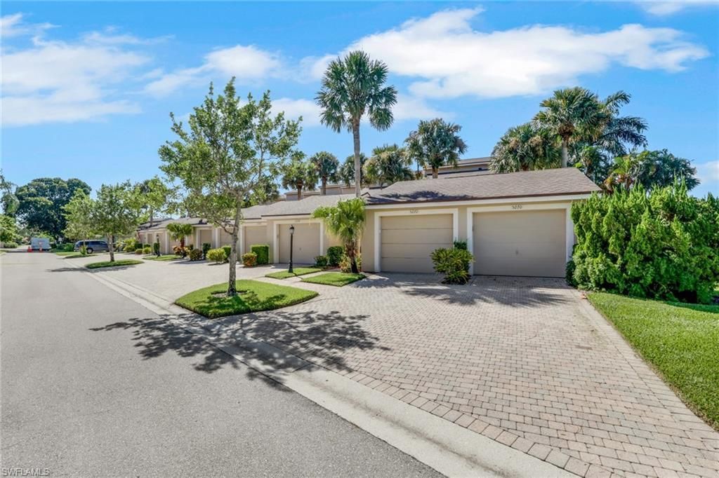 5270 Fox Hollow Dr, Unit 607, Naples, FL 34104 Photo