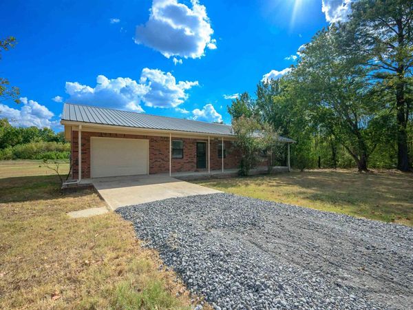 1196 Newport Road, Salado, AR 72501