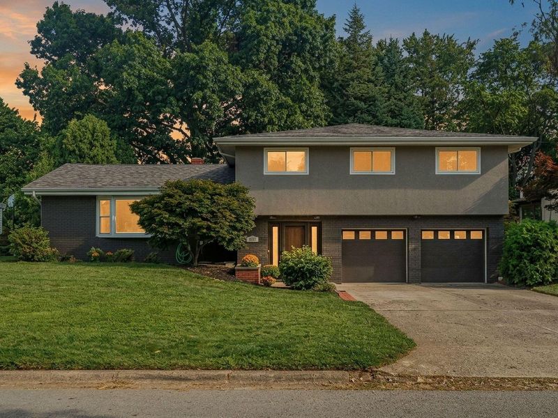 608 Latham Court, Columbus, OH 43214 Photo 2